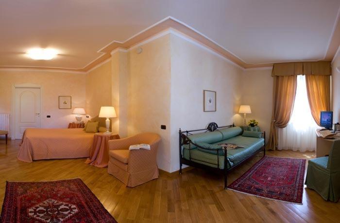 Albergo Castiglione Langhe Кастильоне-Тинелла Экстерьер фото