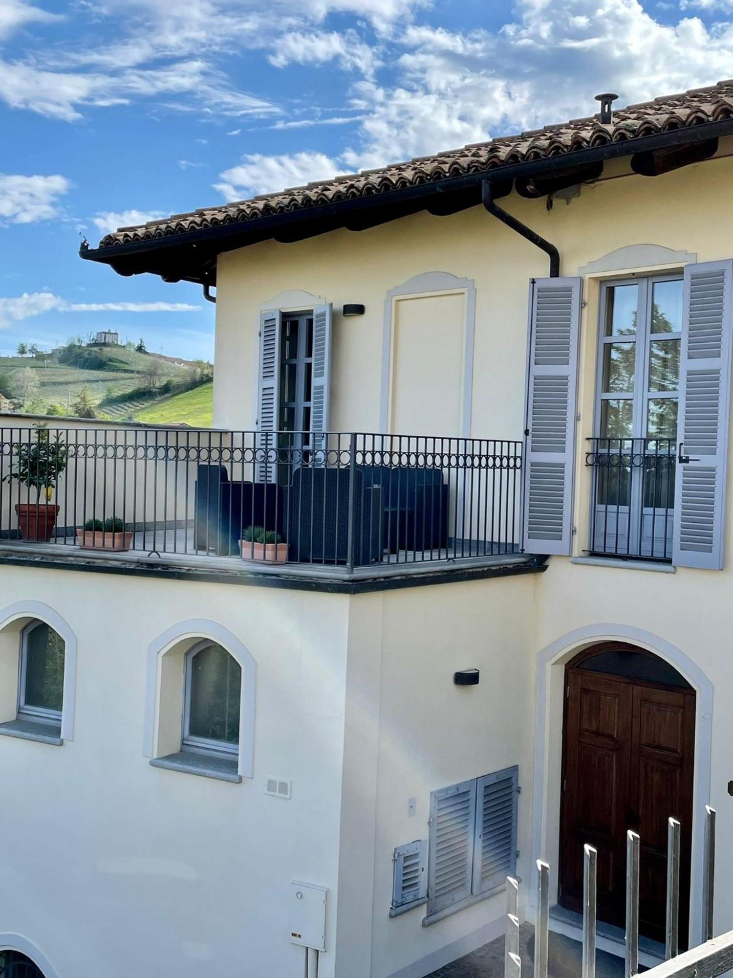 Albergo Castiglione Langhe Кастильоне-Тинелла Экстерьер фото