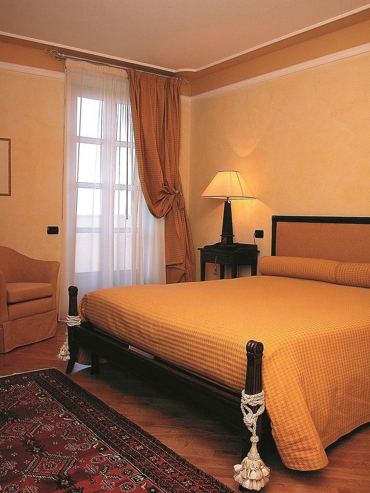 Albergo Castiglione Langhe Кастильоне-Тинелла Экстерьер фото