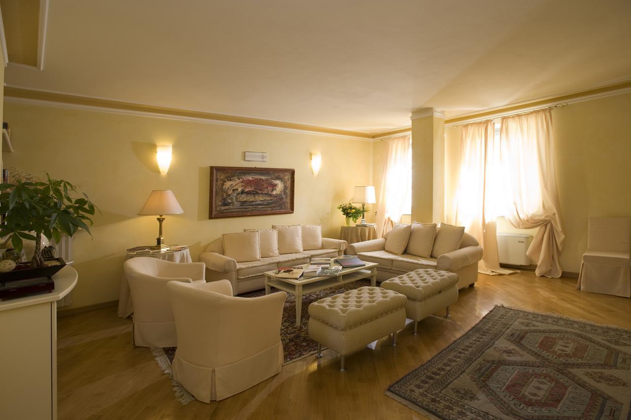 Albergo Castiglione Langhe Кастильоне-Тинелла Экстерьер фото