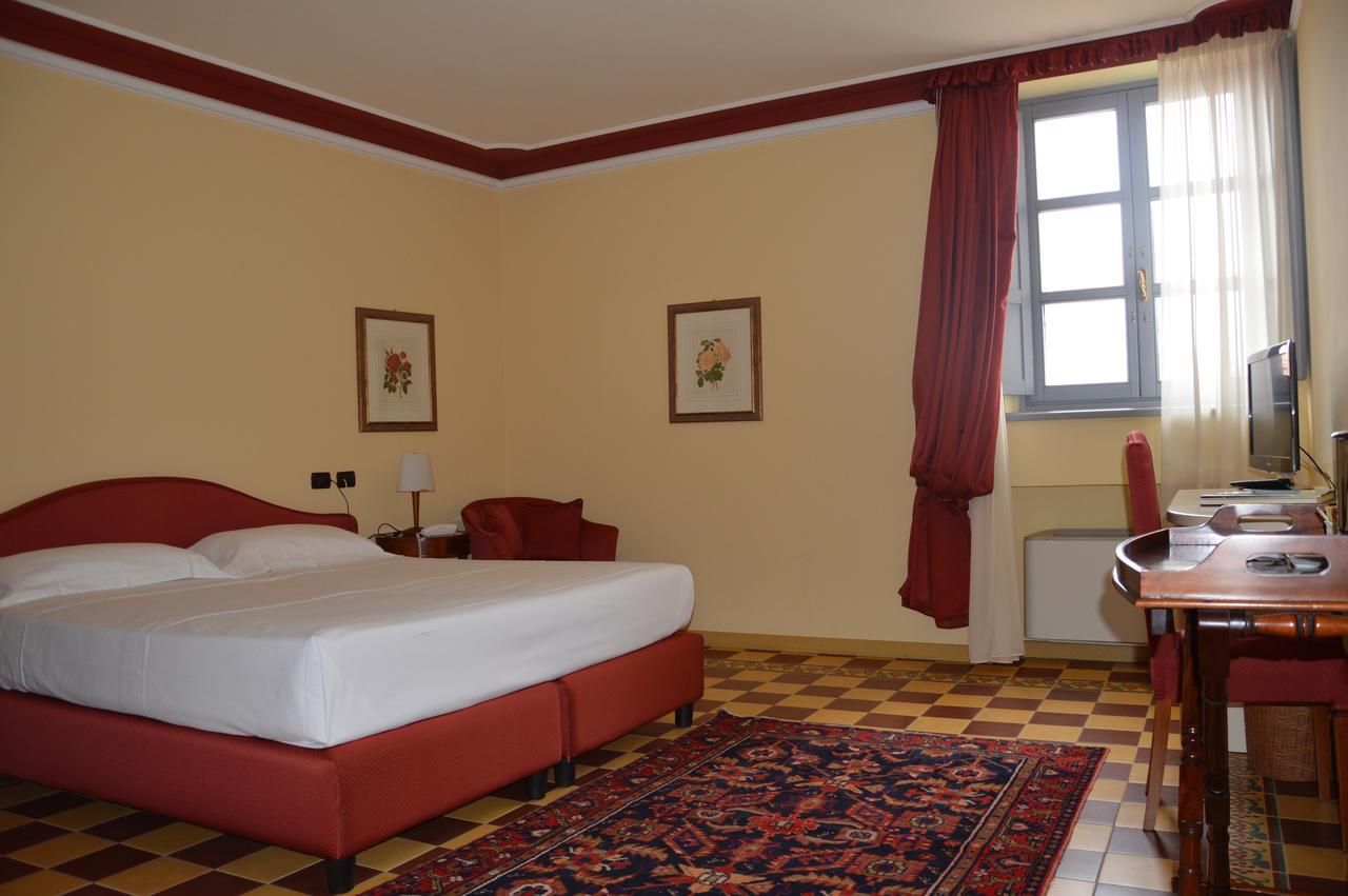 Albergo Castiglione Langhe Кастильоне-Тинелла Экстерьер фото