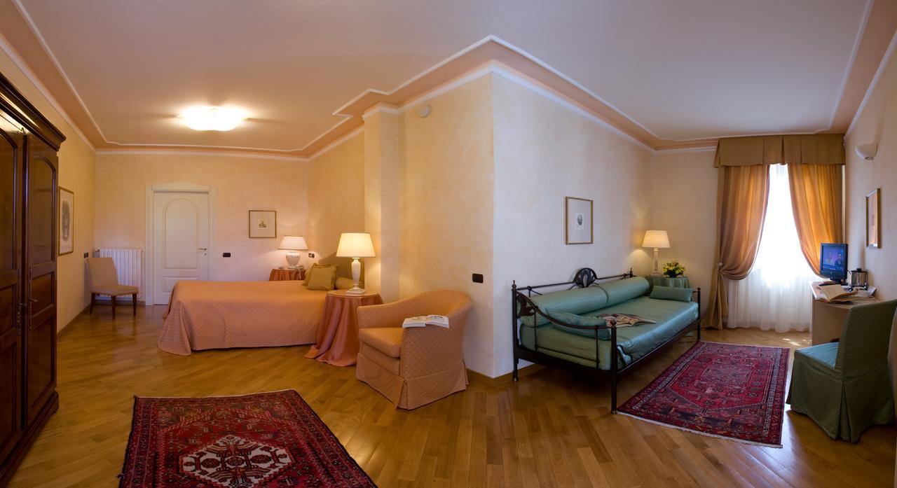 Albergo Castiglione Langhe Кастильоне-Тинелла Экстерьер фото