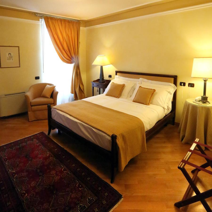 Albergo Castiglione Langhe Кастильоне-Тинелла Экстерьер фото