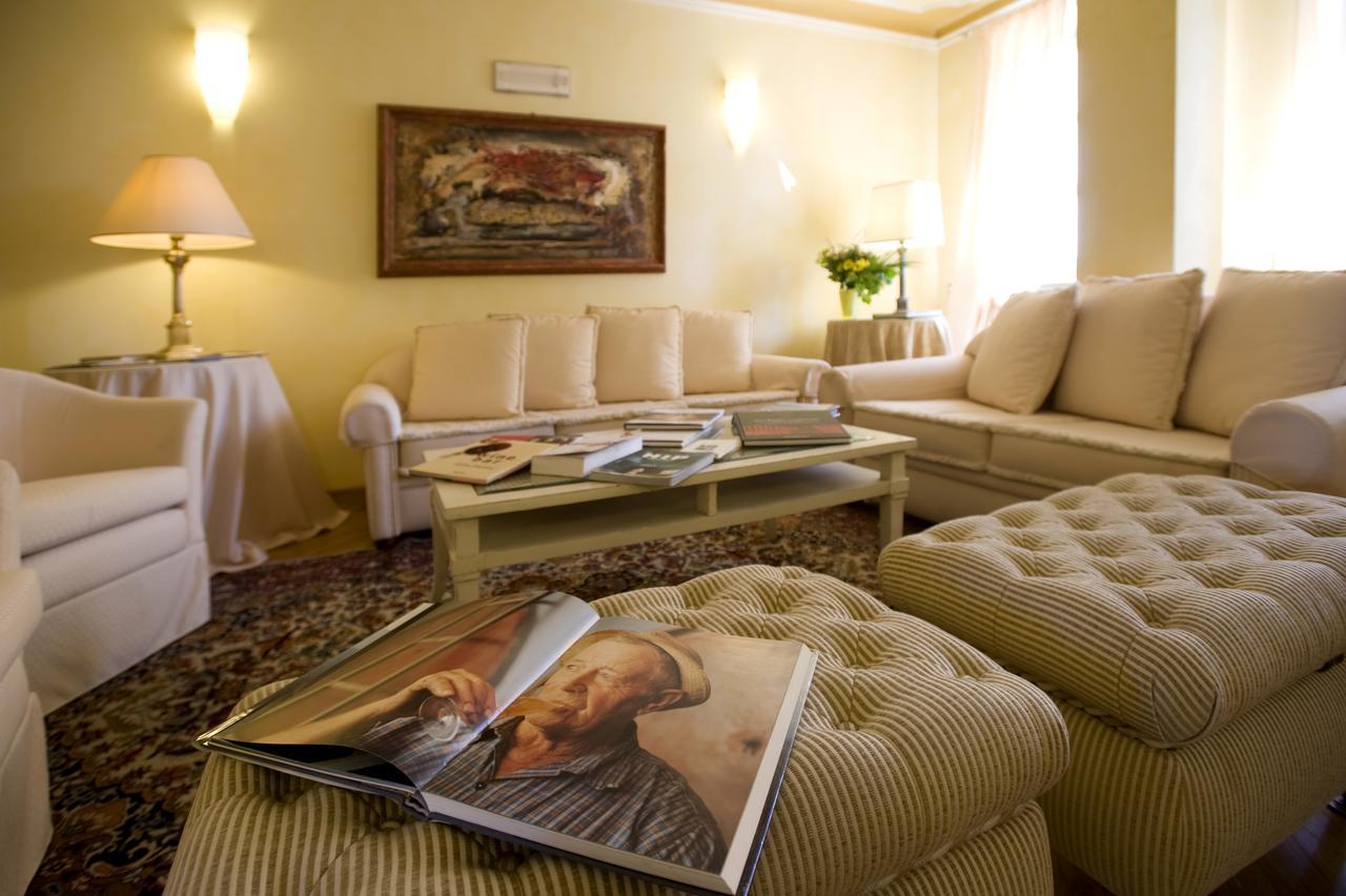 Albergo Castiglione Langhe Кастильоне-Тинелла Экстерьер фото