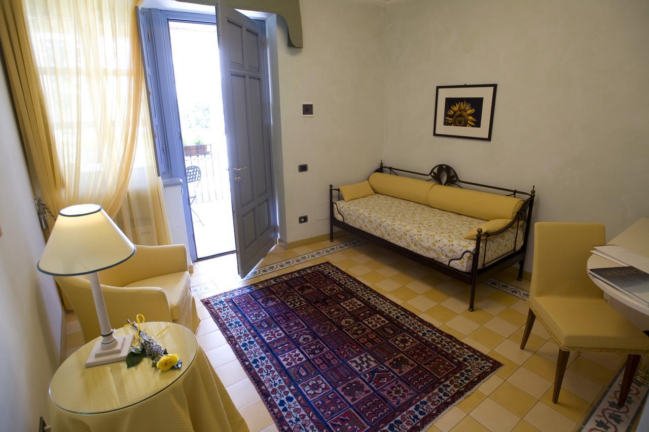 Albergo Castiglione Langhe Кастильоне-Тинелла Экстерьер фото