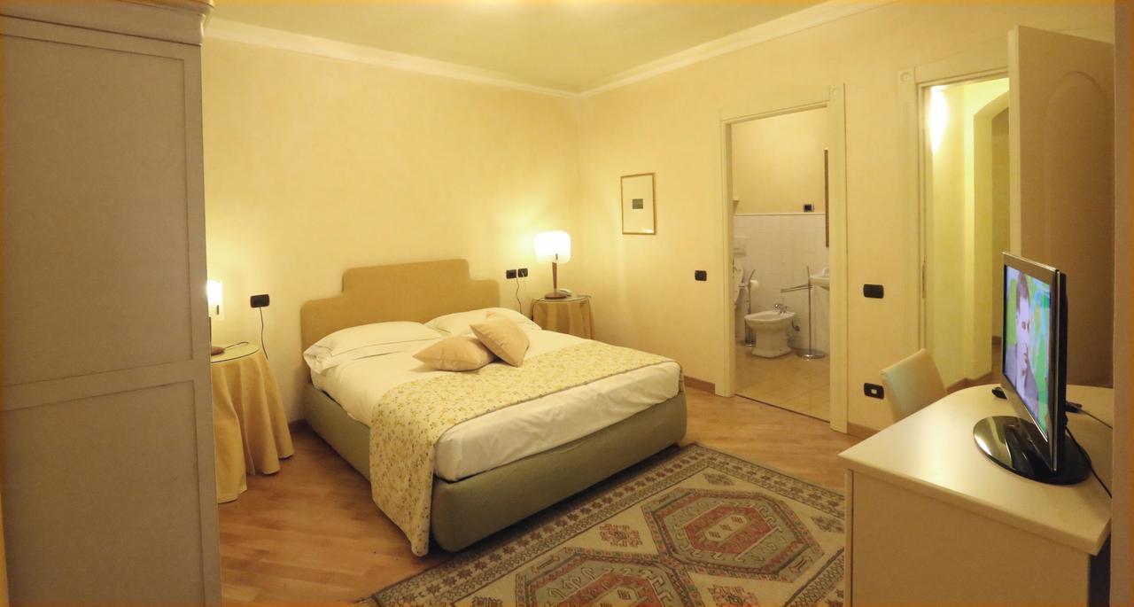 Albergo Castiglione Langhe Кастильоне-Тинелла Экстерьер фото