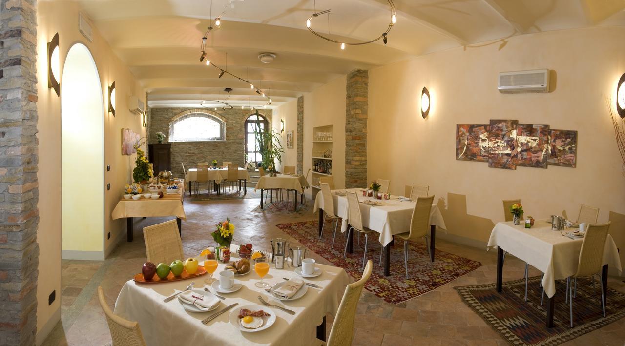 Albergo Castiglione Langhe Кастильоне-Тинелла Экстерьер фото
