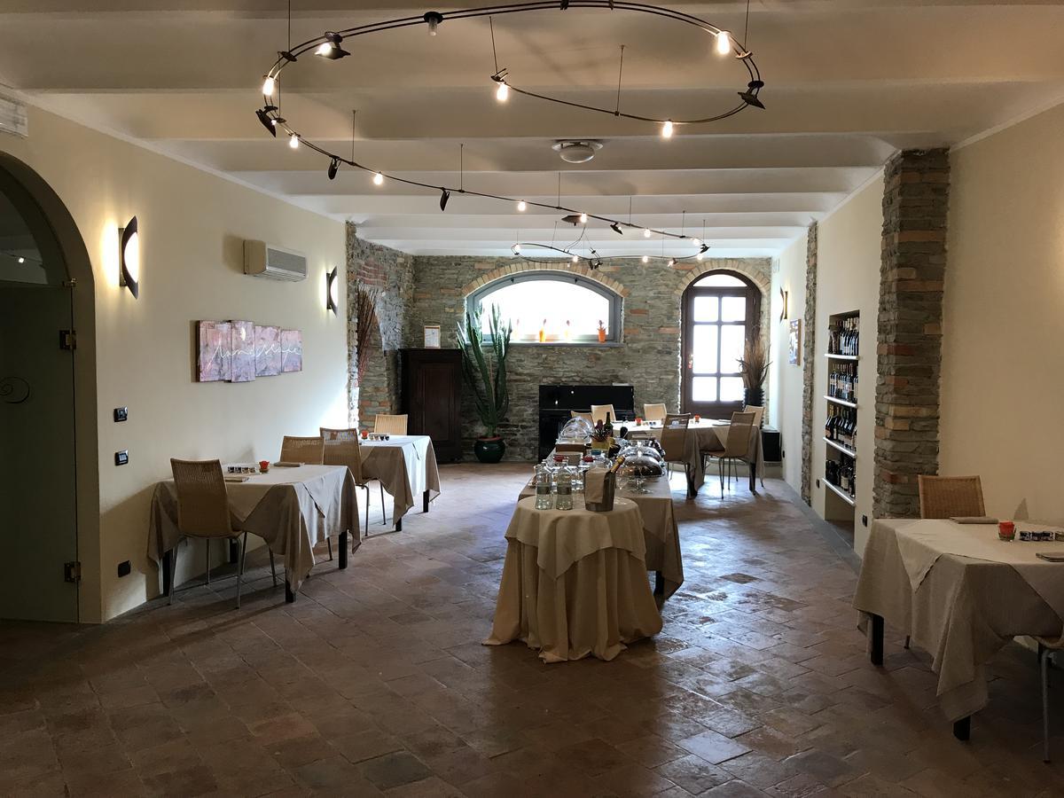 Albergo Castiglione Langhe Кастильоне-Тинелла Экстерьер фото