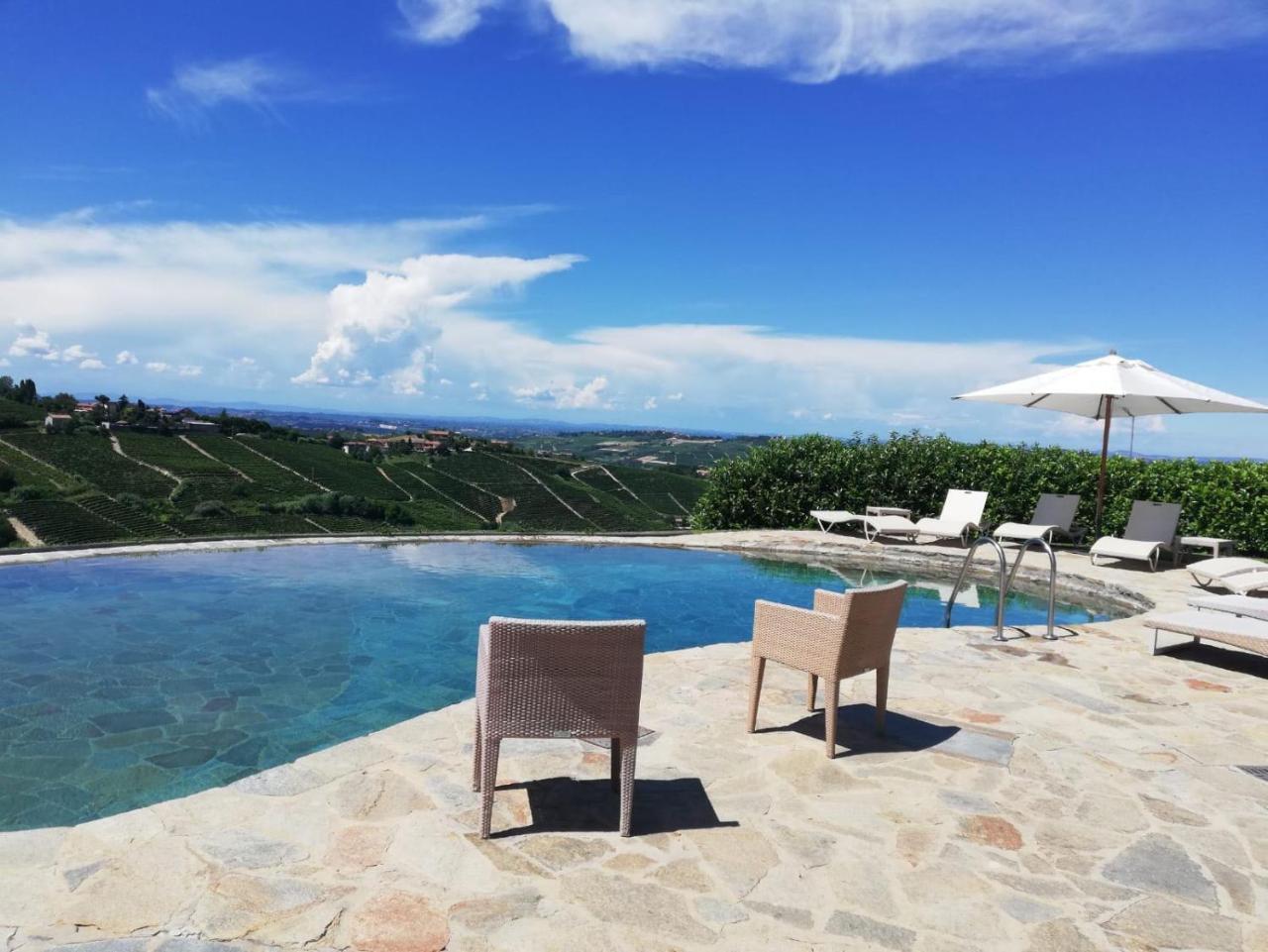 Albergo Castiglione Langhe Кастильоне-Тинелла Экстерьер фото