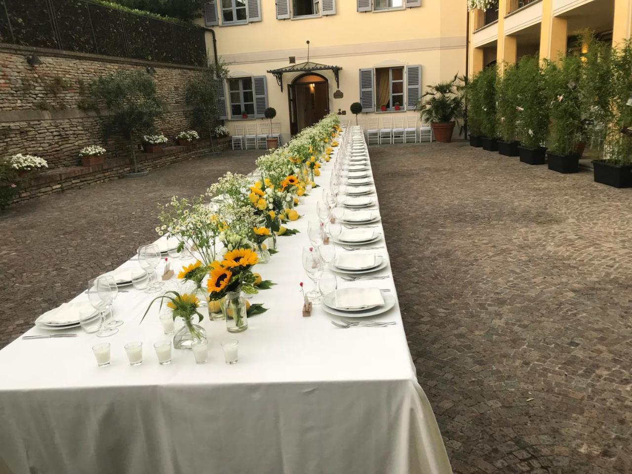 Albergo Castiglione Langhe Кастильоне-Тинелла Экстерьер фото