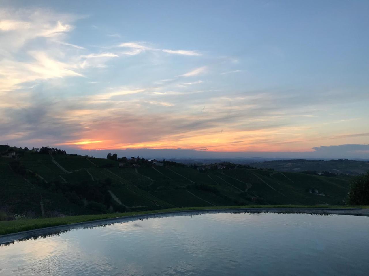 Albergo Castiglione Langhe Кастильоне-Тинелла Экстерьер фото